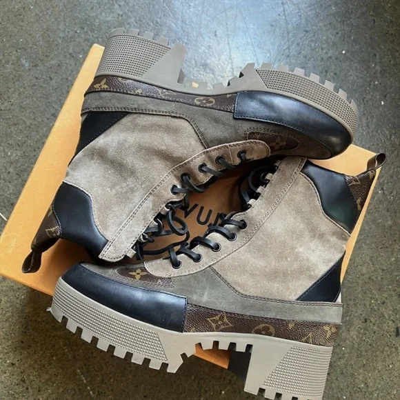 Louis Vuitton Taupe and Black Boots - Picture 4 of 9